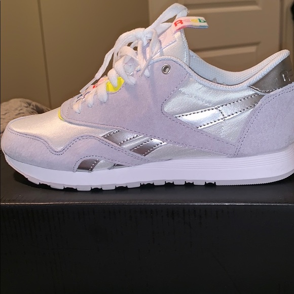 New In Box!  Size 7 Reebok Classics - Picture 4 of 5